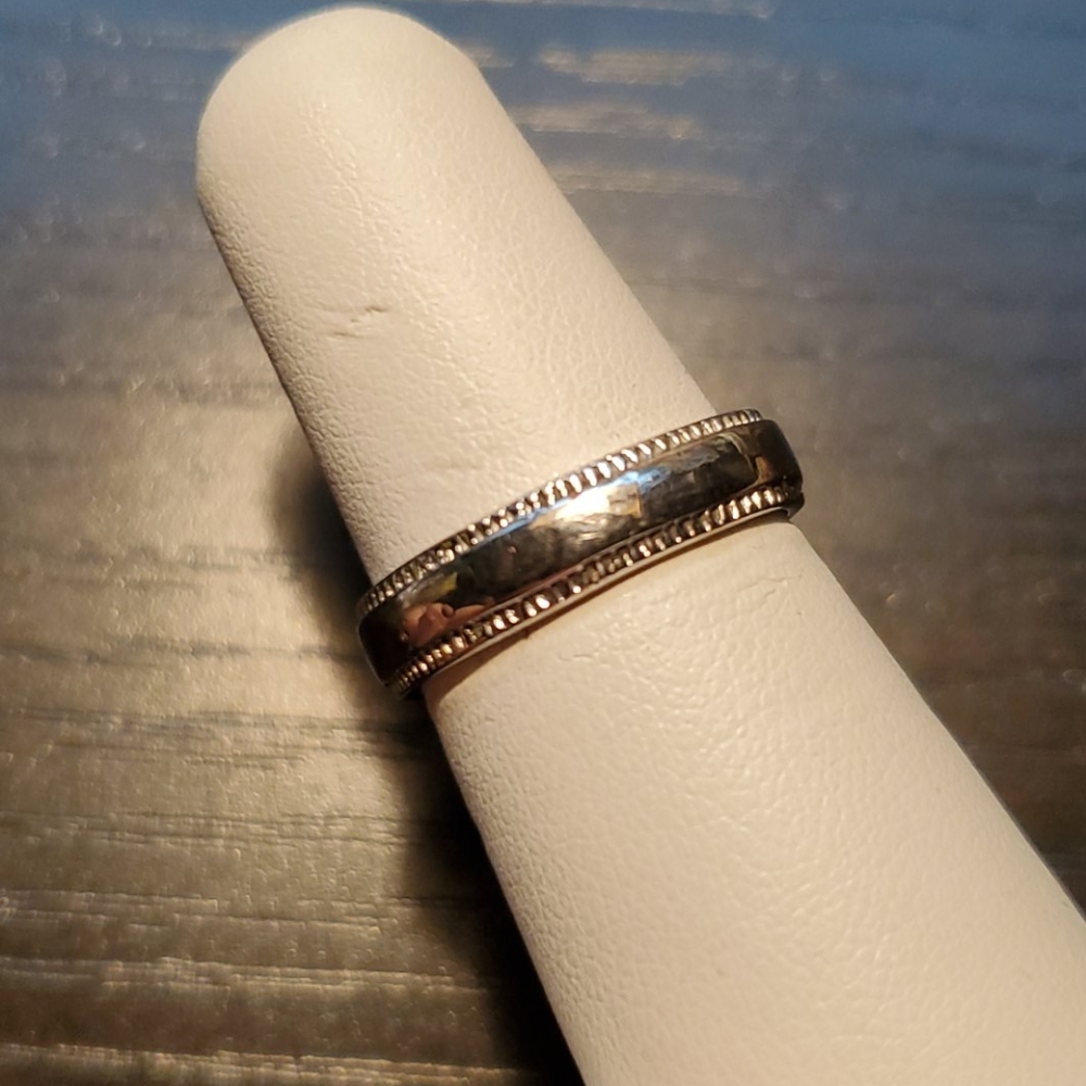 Sterling silver band 9.25 ladies ring size 7 - Picture 2 of 3